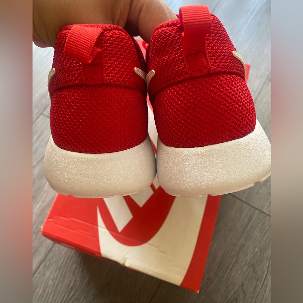 NIKE Red and White Roshe One Sneakers - Picture 5 of 7